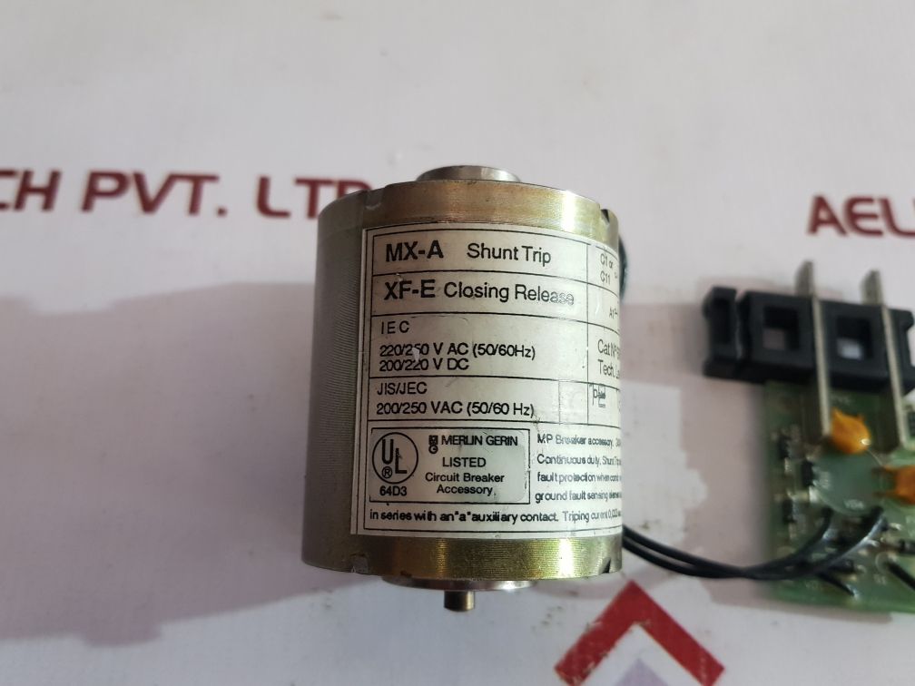 Merlin Gerin MX-A Shunt Trip XF-E Closing Release Circuit Breaker 200/220V DC