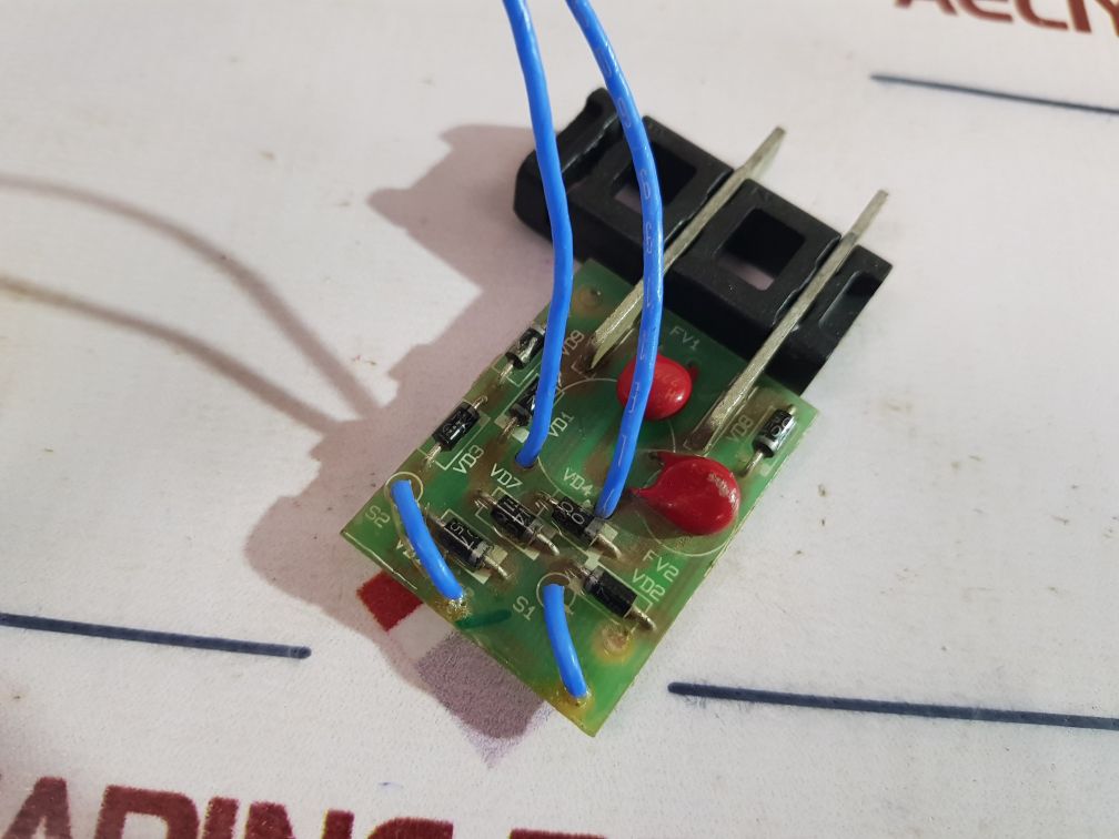 Merlin gerin 685 661 xf-e circuit breaker closing release