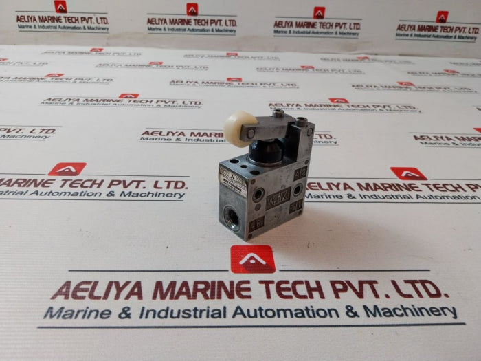 Mitsubishi/ Wabco 363 007 0010 Directional Control Valve