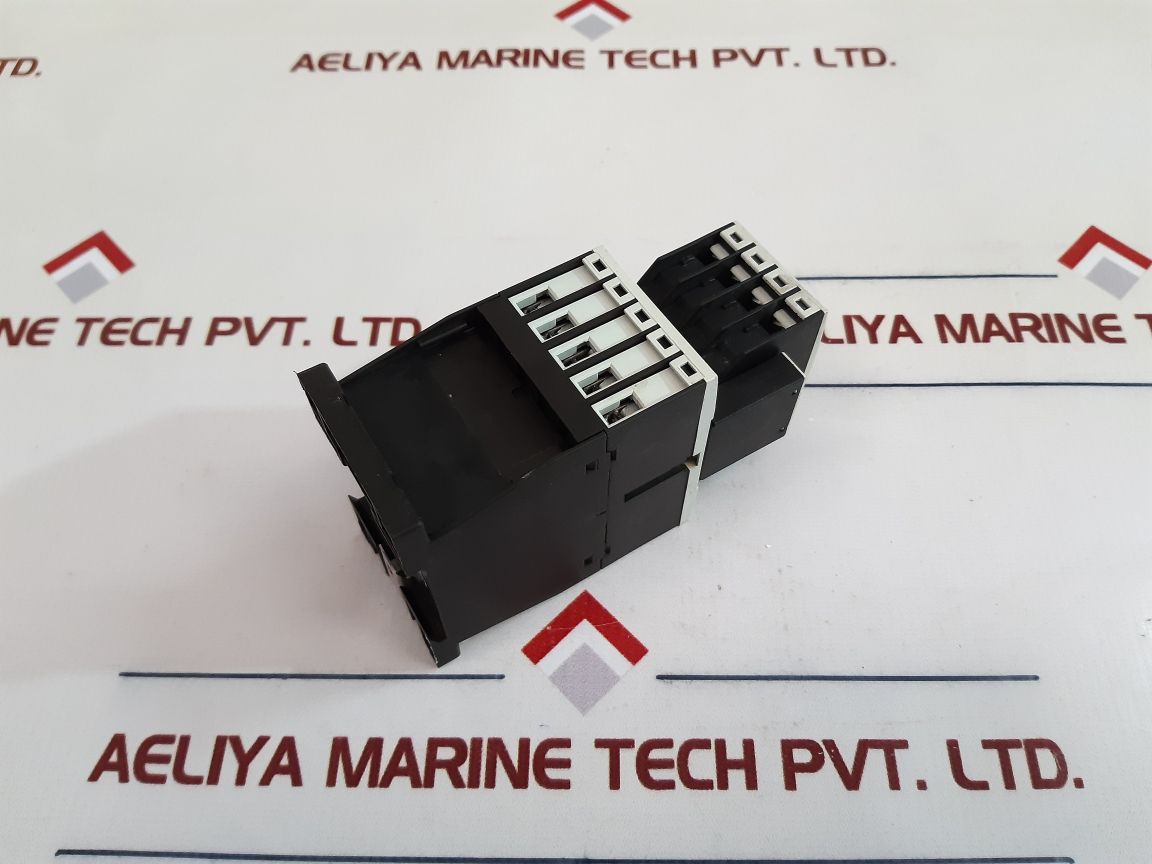 Moeller Contactor With Dil A-xhi22 Contact Block 230V50Hz/240V60Hz