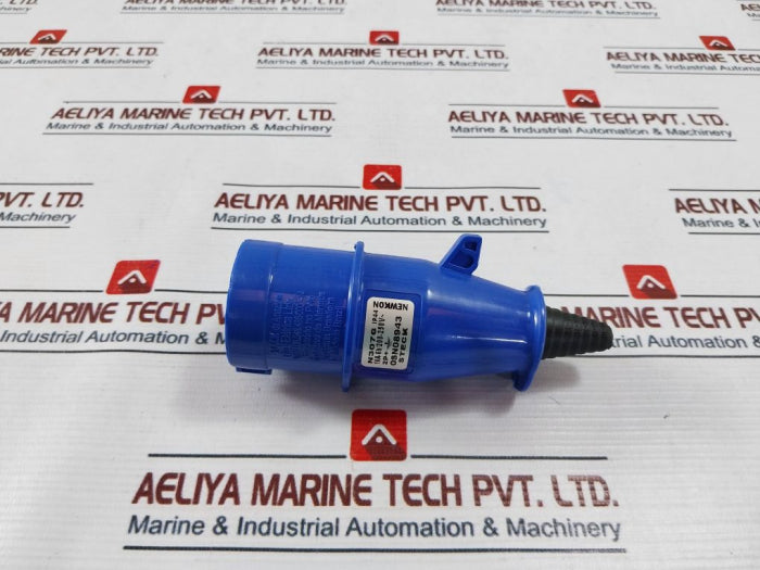 Newkon N3076 Industrial Plug Ip44 16A-6H/200-250V