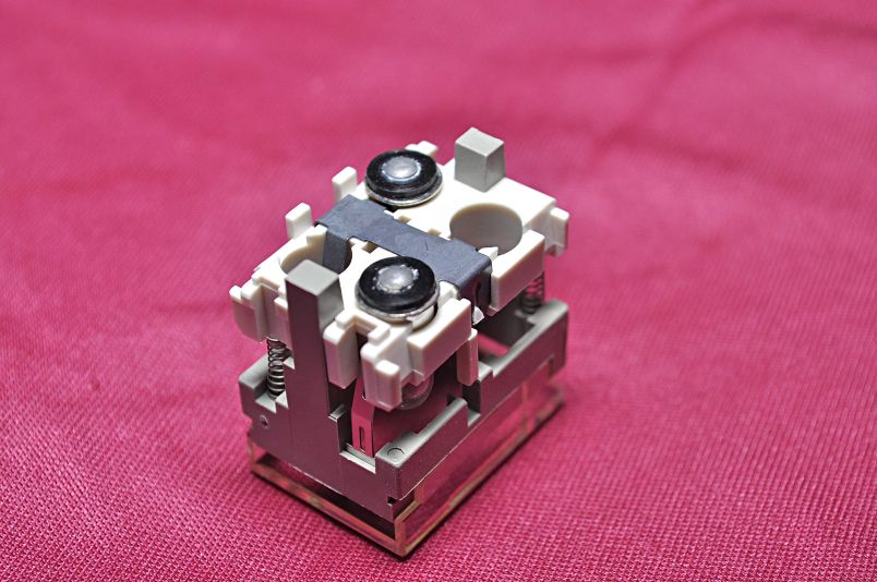 Omron A3Pj-704 Pushbutton Switch 28V/1.2W 5A 125Vac