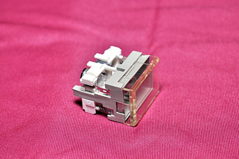 Omron A3Pj-704 Pushbutton Switch 28V/1.2W 5A 125Vac