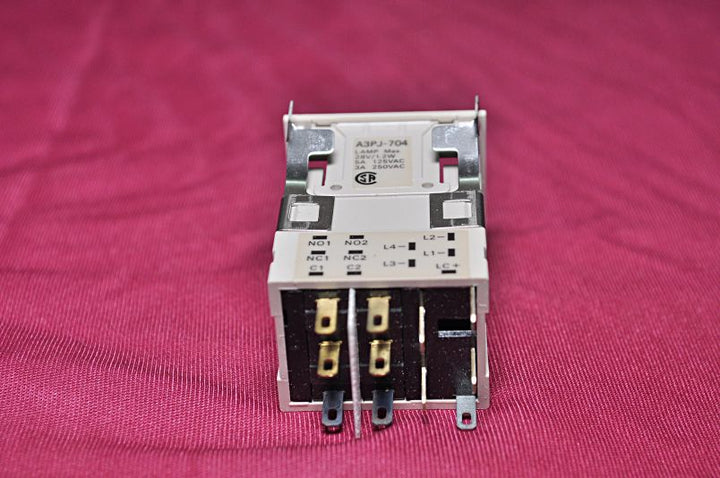 Omron A3Pj-704 Pushbutton Switch 28V/1.2W 5A 125Vac