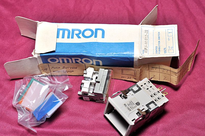 Omron A3Pj-704 Pushbutton Switch 28V/1.2W 5A 125Vac