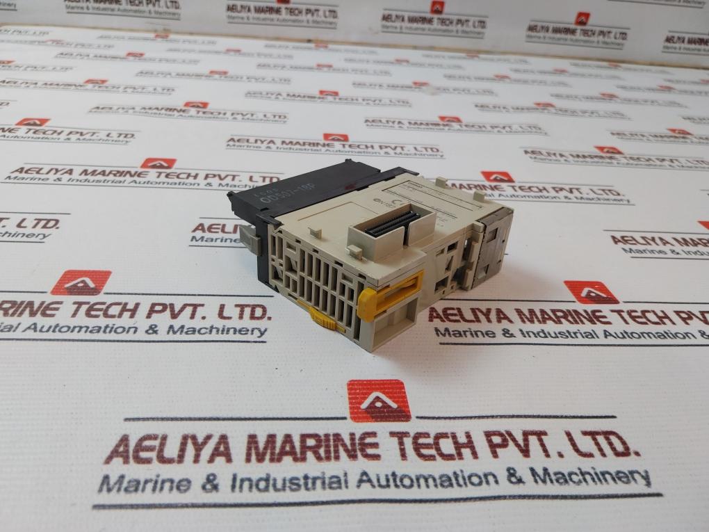 Omron Cj1W-id211 Input Module 24V Dc 7Ma