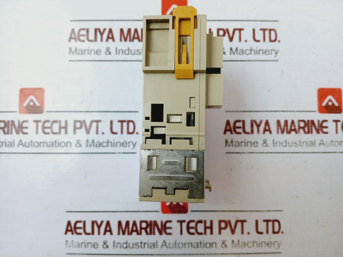 Omron Cj1W-oc211 16 Relay Digital Output Unit Dc24V 2A