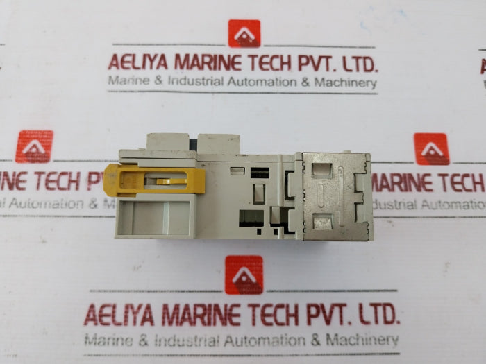 Omron Cj1W-oc211 Digital Output Unit 250V Ac/24V Dc