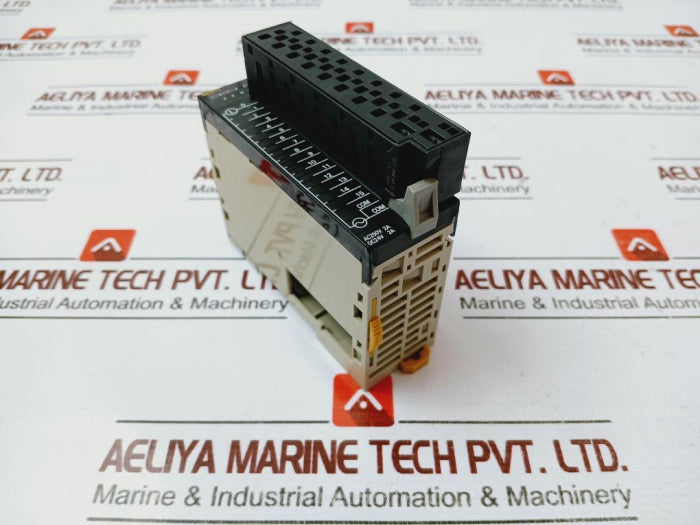 Omron Cj1W-oc211 Output Unit Ac250V Dc24V 2A