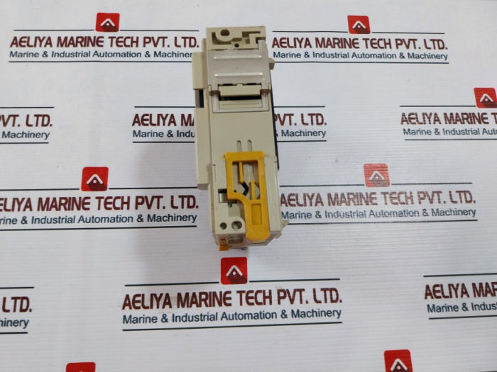 Omron Cqm1-oc221 Output Unit Ac250V 2A Dc24V 2A