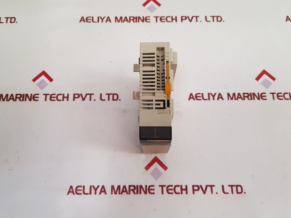 Omron Cqm1-od212 Output Unit Module 5-24Vdc, 0.3A