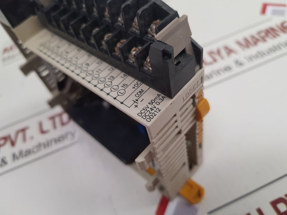 Omron Cqm1-od212 Output Unit 5-24V Dc