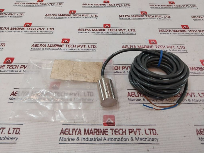 Omron E2E-x10Y1 Proximity Sensor And Cable 24To240Vac