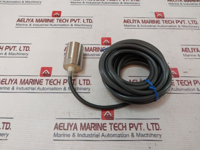 Omron E2E-x10Y1 Proximity Sensor And Cable 24To240Vac