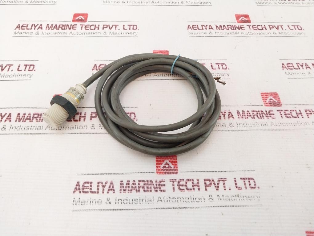 Omron E2F-x5Y1 Proximity Switch Sensor 24-240Vac