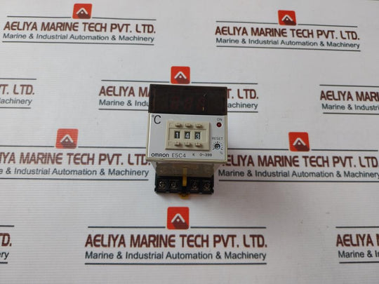 Omron E5C4-r20K Temperature Controller With Base 100/110 Vac 50/60Hz