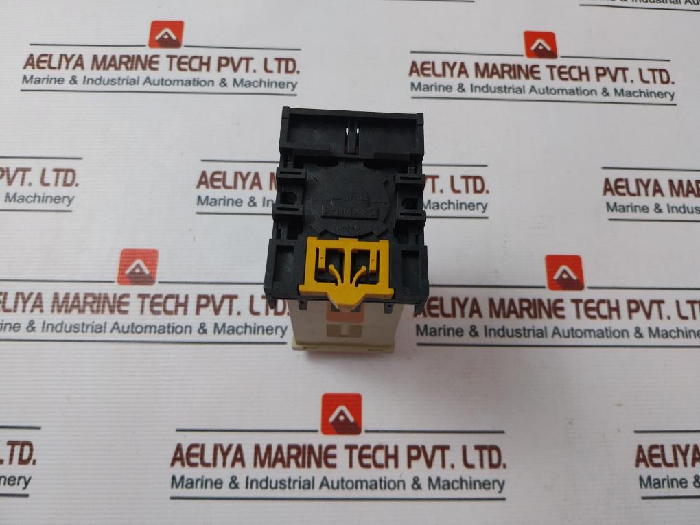 Omron E5C4-r20K Temperature Controller With Base 100/110 Vac 50/60Hz