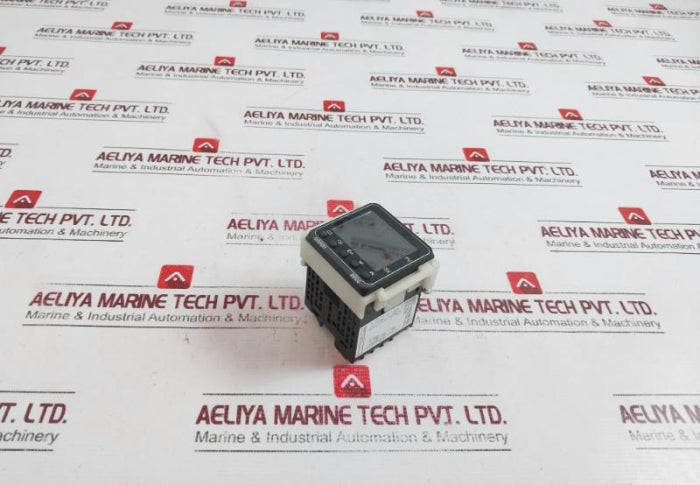 Omron E5Cc-qx2Asm-800 Digital Temperature Controller 100-240Vac