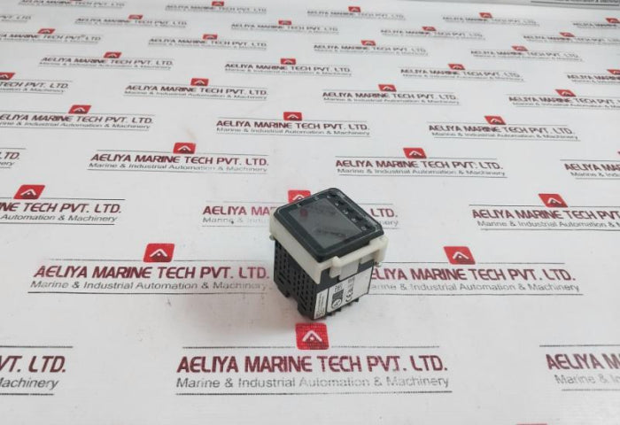 Omron E5Cc-qx2Asm-800 Digital Temperature Controller 100-240Vac