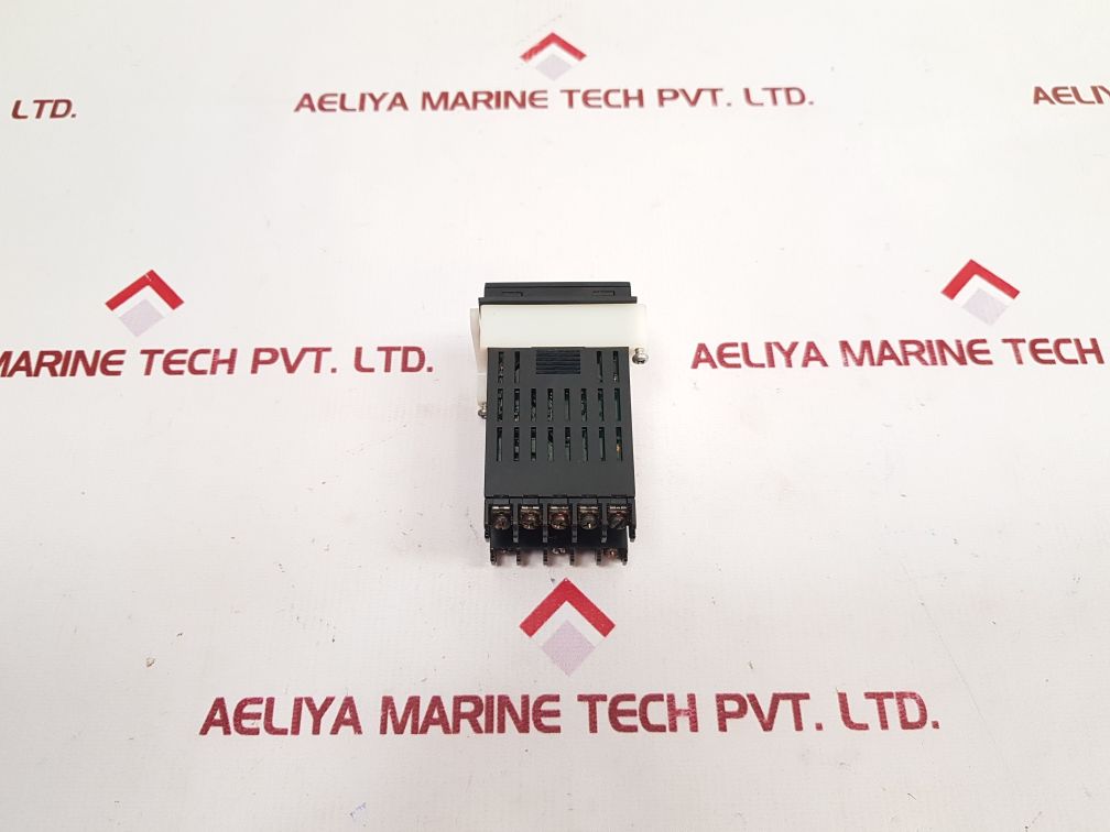 Omron E5Cn-r2T Temperature Controller Used One