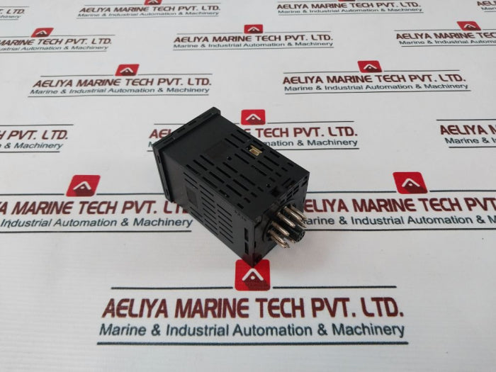 Omron E5Cn-r2Tu Temperature Controller 250Vac 3A 50/60Hz 6Va