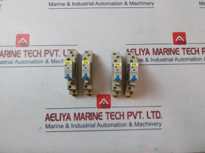 Lot of 4X Omron MAX.10A250V Relay With Socket 0236CX