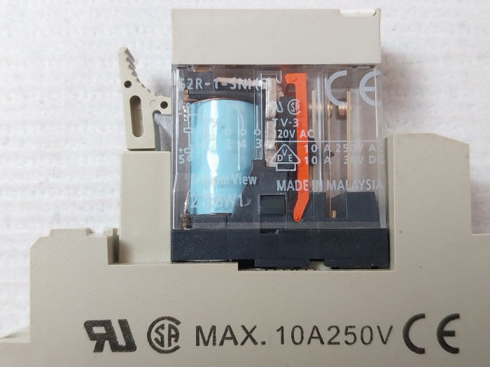 Lot of 4X Omron MAX.10A250V Relay With Socket 0236CX