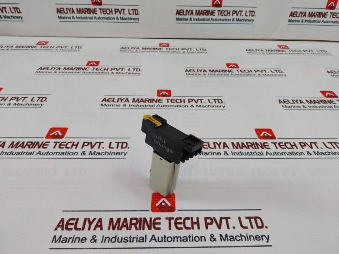 Omron H3Y-2 Time Relay With Base 0-60 Sec 100Vac