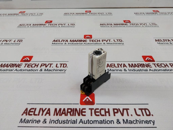 Omron H3Y-2 Time Relay With Base 0-60 Sec 100Vac
