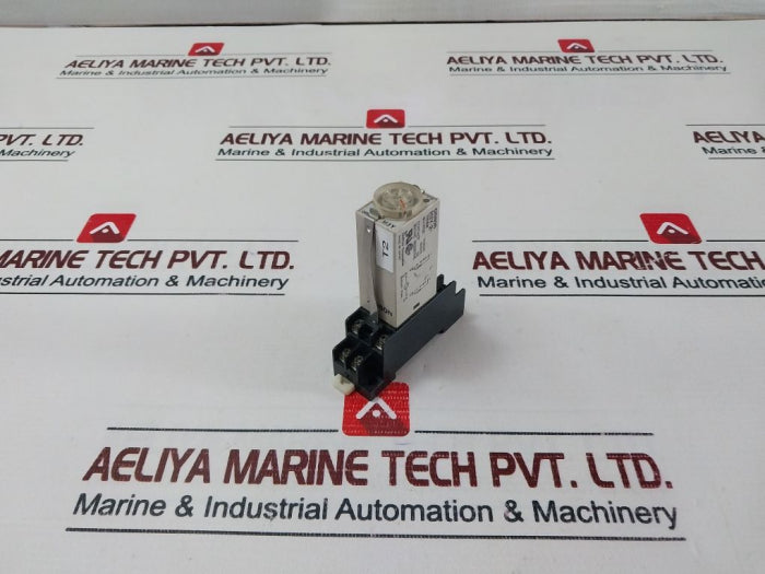 Omron H3Y-2 Timer Relay With Base 110V Ac 0-30 Sec