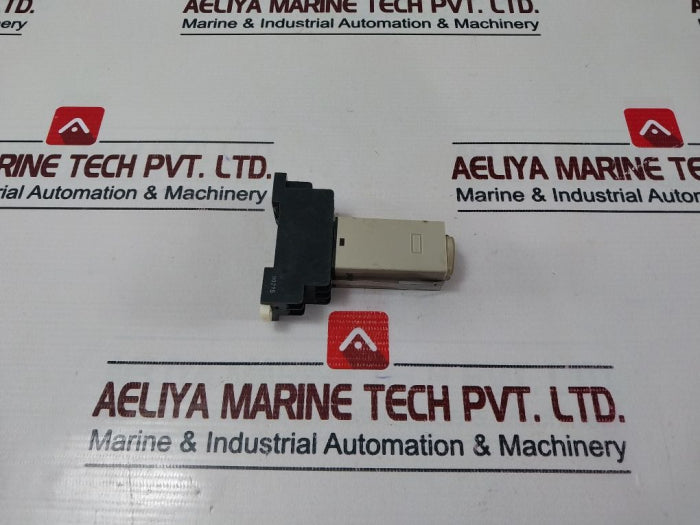 Omron H3Y-2 Timer Relay With Base 110V Ac 0-30 Sec