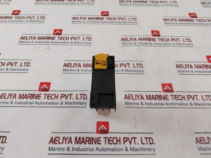 Omron H3Y-2 Timer Relay With Base 24Vdc 0-1.0 Sec