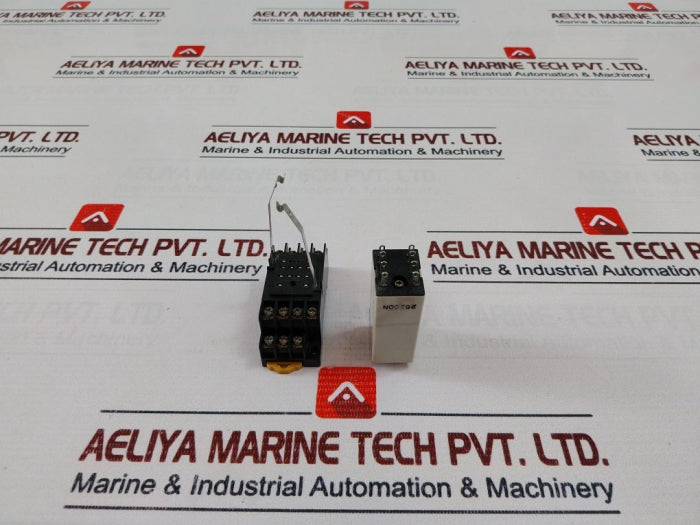 Omron H3Y-2 Timer Relay With Base Ac250V 50/60Hz 0-30Sec