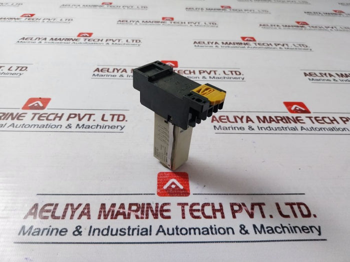 Omron H3Y-4 Timer Base 110 Vac