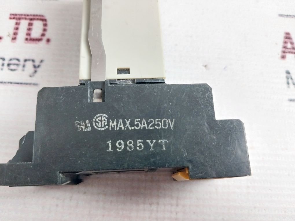 Omron H3Y-4 Timer With Base 0-30 Sec 110Vac