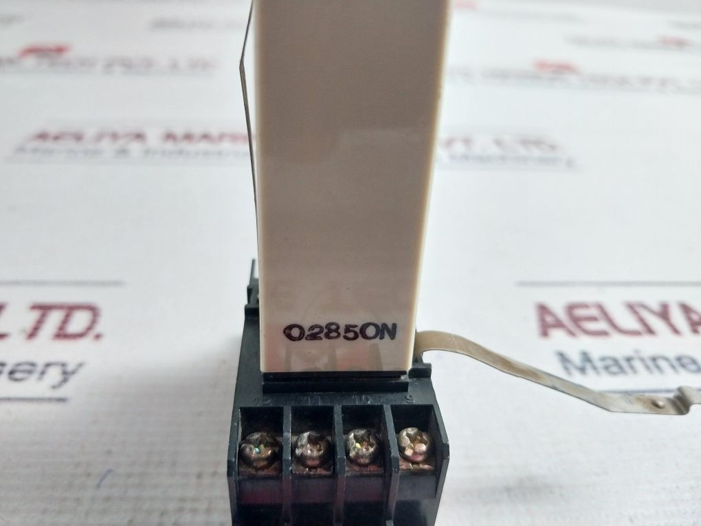 Omron H3Y-4 Timer With Base 0-30 Sec 110Vac