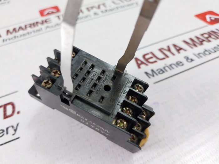 Omron H3Y-4 Timer With Base 0-30 Sec 100Vac 50/60Hz