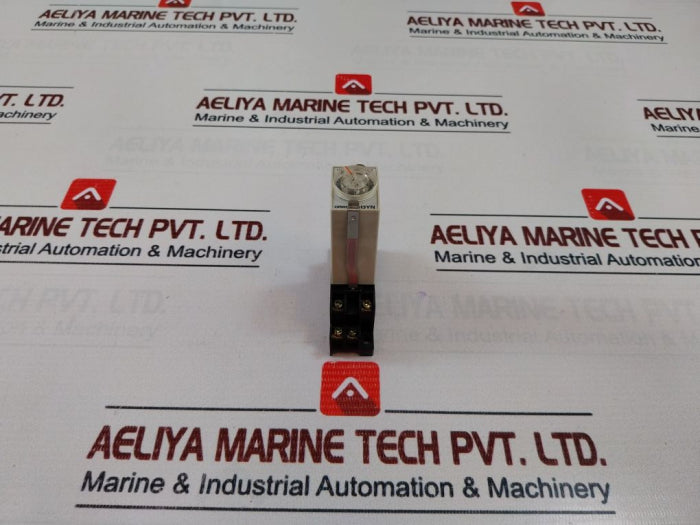 Omron H3Yn-2 Timer Relay With Base 0.1S-10Min Ac100-120V