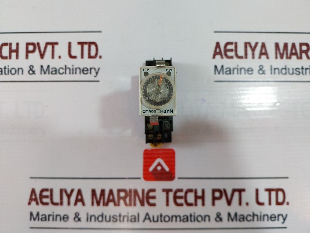 Omron H3Yn-2 Timer Relay With Base Dc24V
