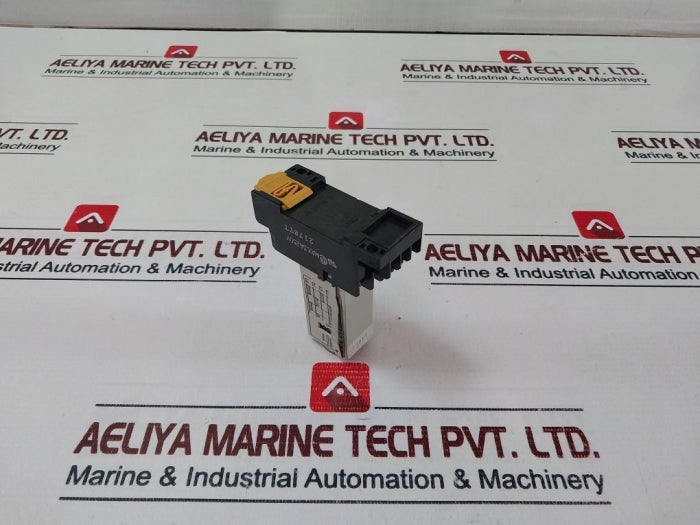 Omron H3Yn-4 Time Delay Relay With Socket 24V Dc