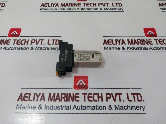 Omron H3Yn-4 Time Delay Relay With Socket 24V Dc