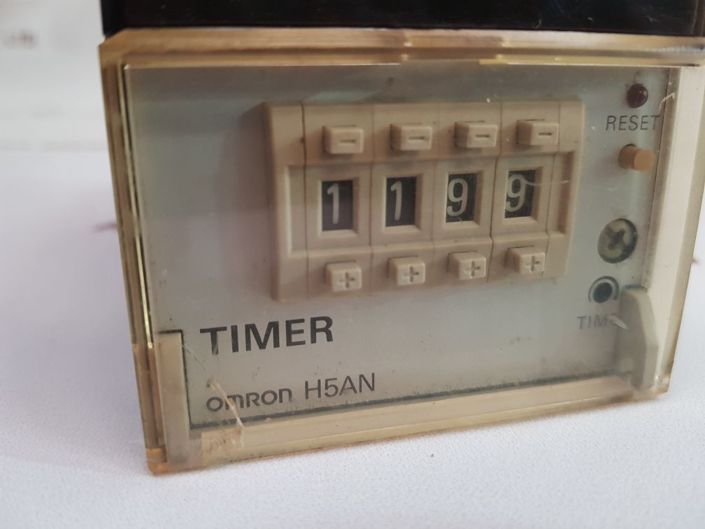 Omron H5An-4D Timer H5An