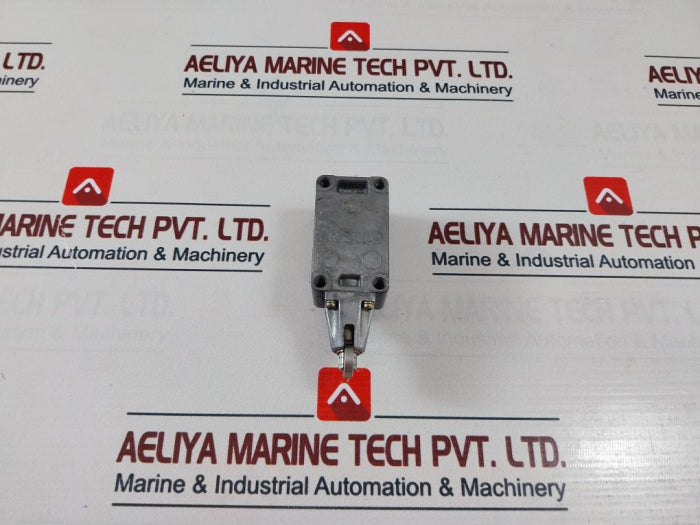 Omron Wld2 Small 2-circuit Limit Switch 0.8A-125V Dc 600V. Acmax 672010