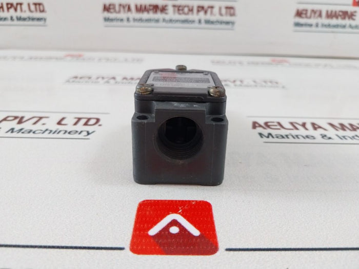 Omron Wld2 Small 2-circuit Limit Switch 0.8A-125V Dc 600V. Acmax 672010