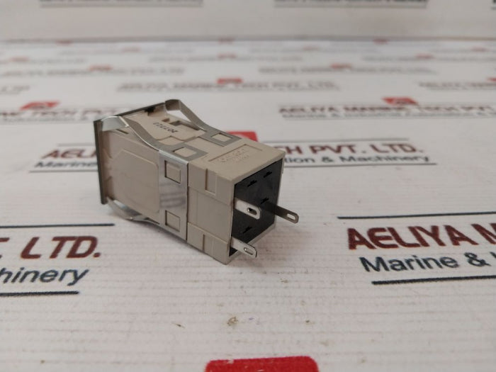 Omron M2Pa-90A11-24E G Lighted Pushbutton Switch 28V/1.2W
