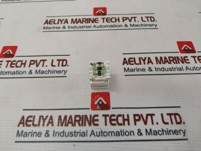 Omron M2Pa-90A11-24E G Lighted Pushbutton Switch 28V/1.2W