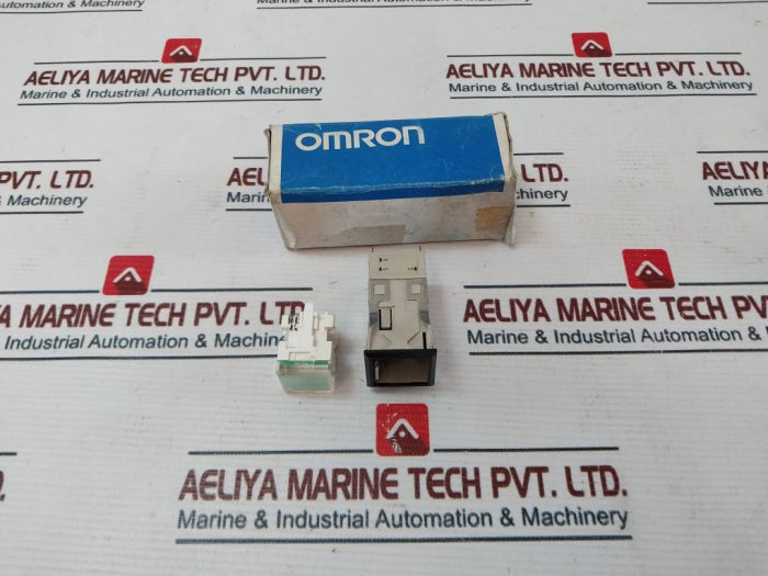 Omron M2Pa-90A11-24E G Lighted Pushbutton Switch 28V/1.2W