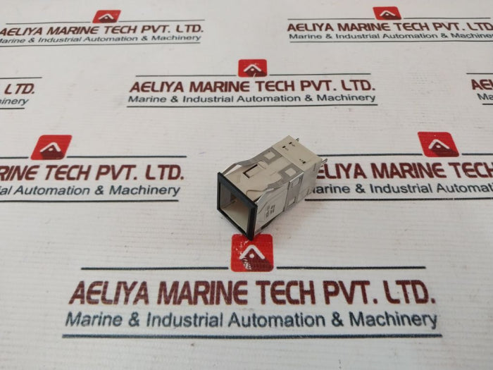 Omron M2Pa-90A11-24E G Lighted Pushbutton Switch 28V/1.2W