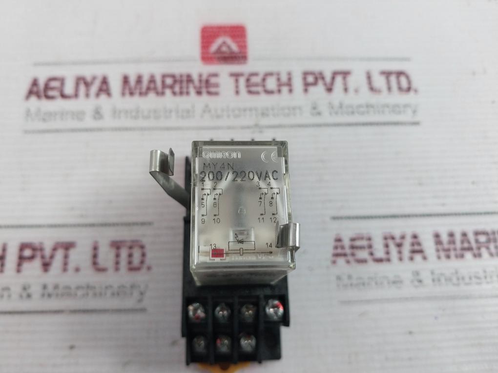 Omron My4N Miniature Power Relay With Socket Base 200/220 Vac