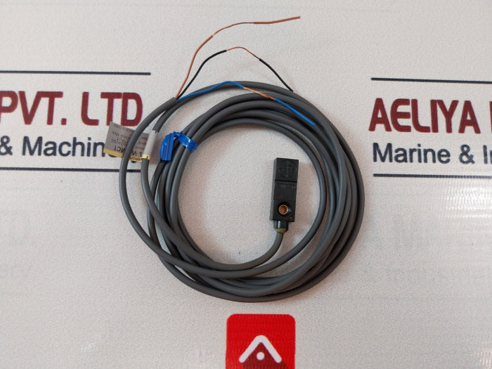 Omron Tl-w3Mc1 Proximity Switch Sensor 12 To 24Vdc